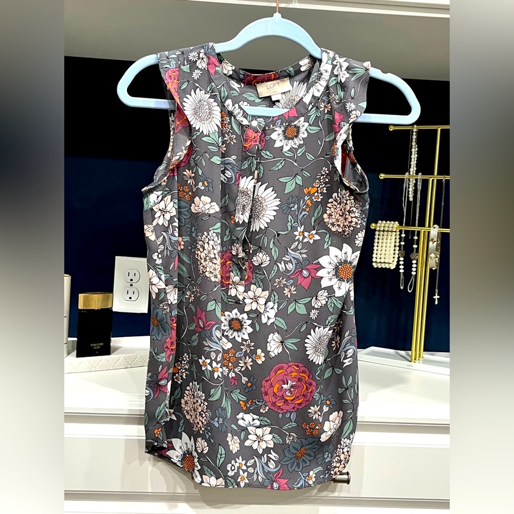 Loft Outlet Tank blouse S floral like new